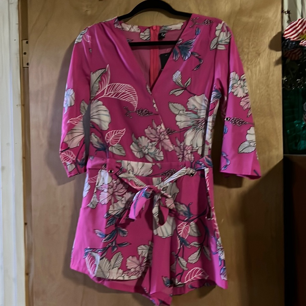 Size large 3/4 length sleeves pink and white romper with belt and pockets